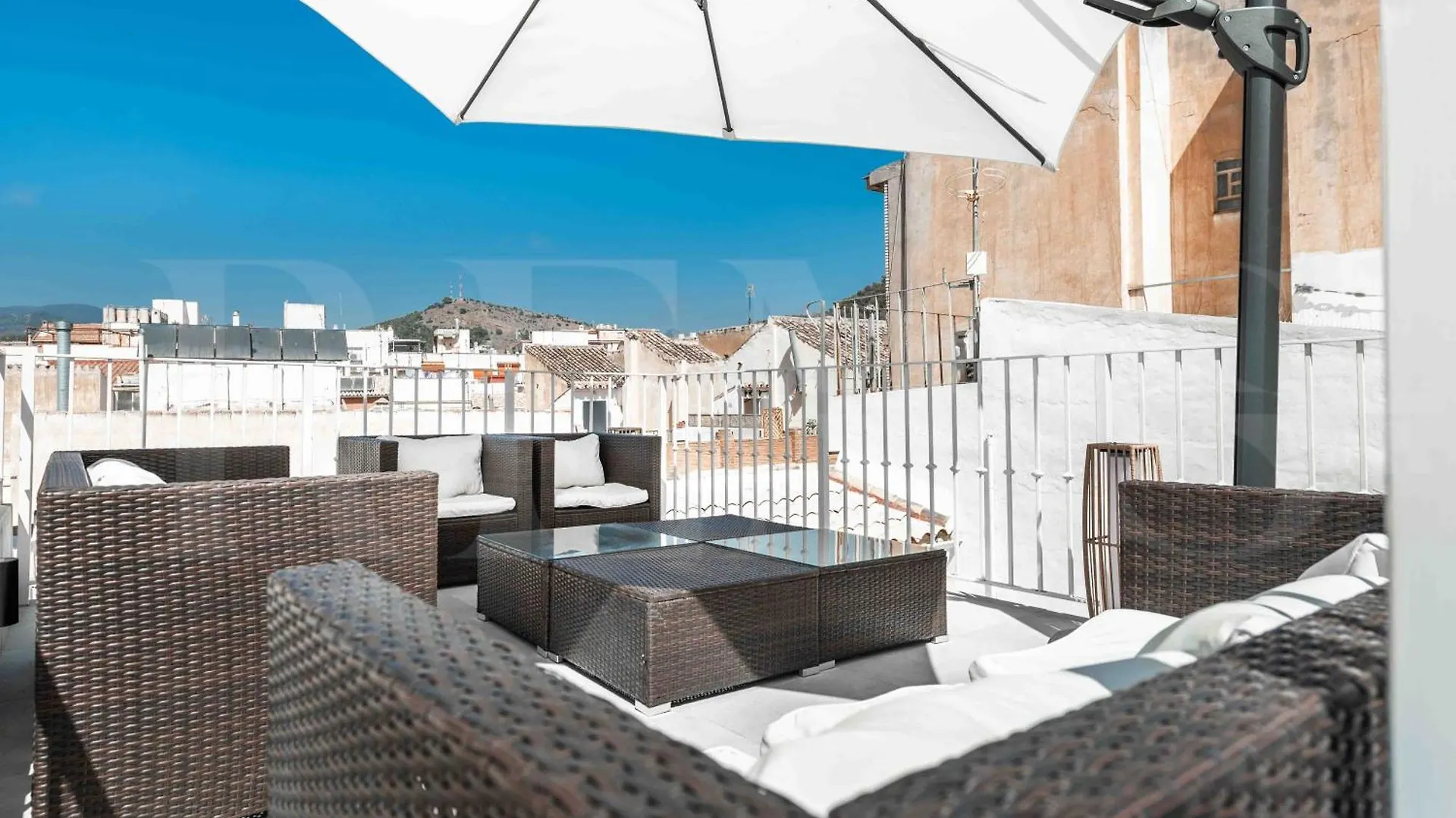 Penthouse & Private Rooftop In The Heart Of Malaga By Rems Apartment